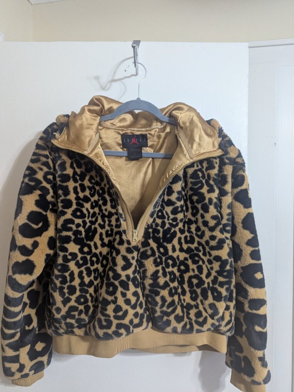 Nike Air Jordan LUXURY Women's 1/2 Zip Faux Jacket Standard Size Animal Print - Picture 7 of 9